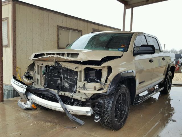 5TFEM5F14HX117834 - 2017 TOYOTA TUNDRA CRE BEIGE photo 2