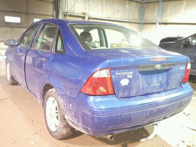 1FAFP34N55W106015 - 2005 FORD FOCUS ZX4 BLUE photo 3