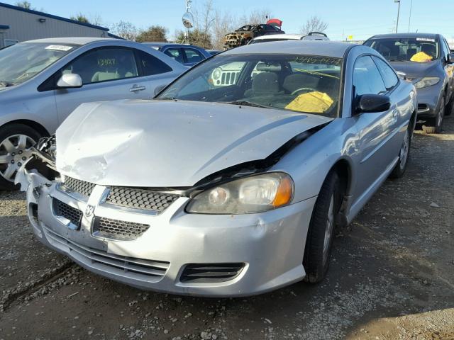 4B3AG42G34E121048 - 2004 DODGE STRATUS SX SILVER photo 2