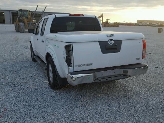 1N6AD07U45C465949 - 2005 NISSAN FRONTIER C WHITE photo 3