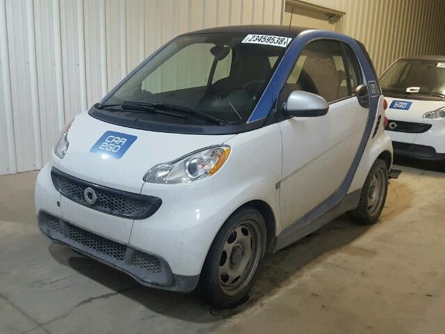 WMEEJ3BA0DK641672 - 2013 SMART FORTWO PUR WHITE photo 2