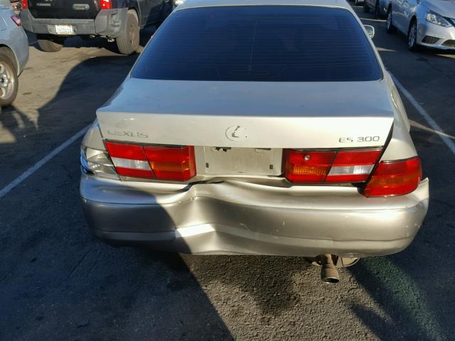 JT8BF28G0W5047107 - 1998 LEXUS ES 300 SILVER photo 9