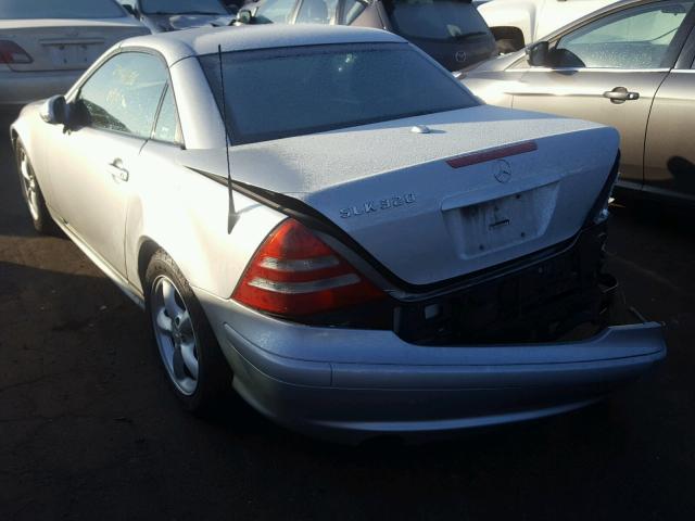 WDBKK65F92F265680 - 2002 MERCEDES-BENZ SLK 320 SILVER photo 3