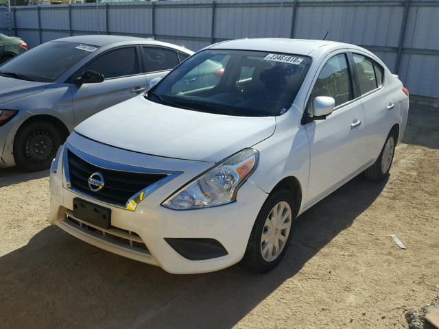 3N1CN7AP3GL808488 - 2016 NISSAN VERSA S WHITE photo 2