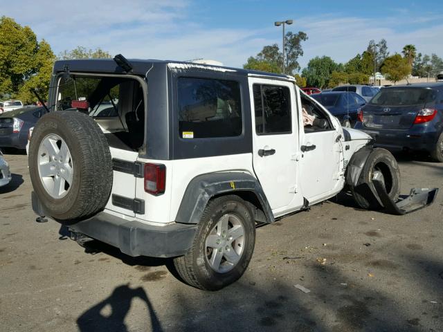 1C4BJWDGXGL288456 - 2016 JEEP WRANGLER U WHITE photo 4