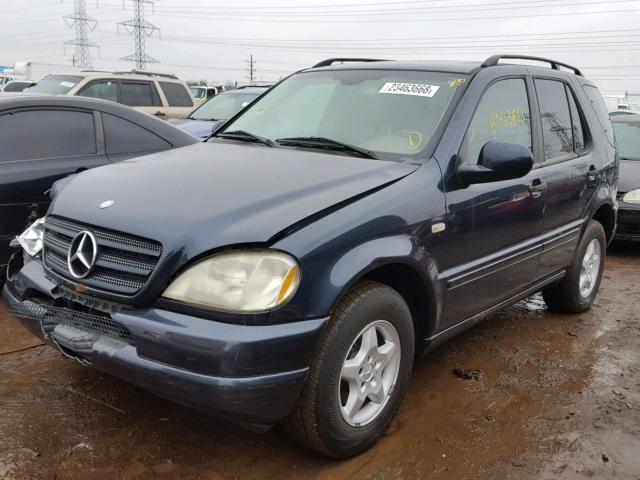 4JGAB54E0YA220404 - 2000 MERCEDES-BENZ ML 320 BLUE photo 2