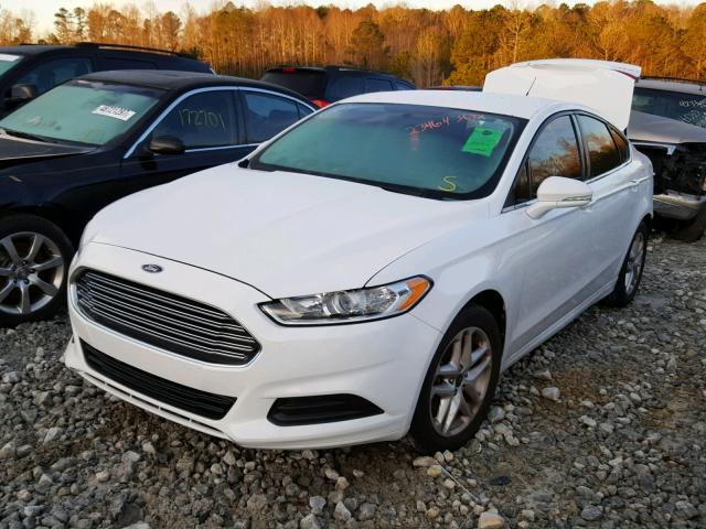 3FA6P0HR5DR203647 - 2013 FORD FUSION SE WHITE photo 2