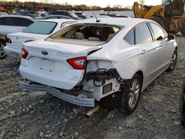 3FA6P0HR5DR203647 - 2013 FORD FUSION SE WHITE photo 4