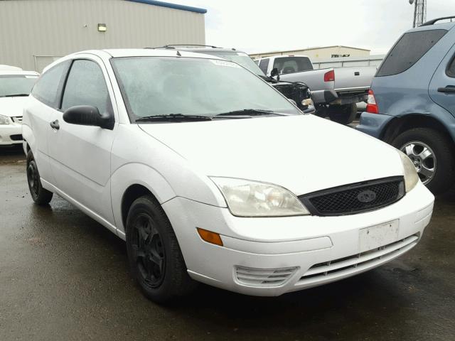 3FAFP31N35R137450 - 2005 FORD FOCUS ZX3 WHITE photo 1