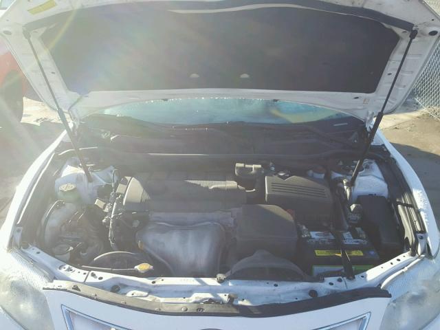 4T1BF3EK2BU738957 - 2011 TOYOTA CAMRY BASE WHITE photo 7