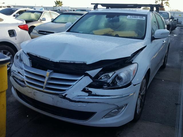 KMHGC4DF2CU165827 - 2012 HYUNDAI GENESIS 4. WHITE photo 2