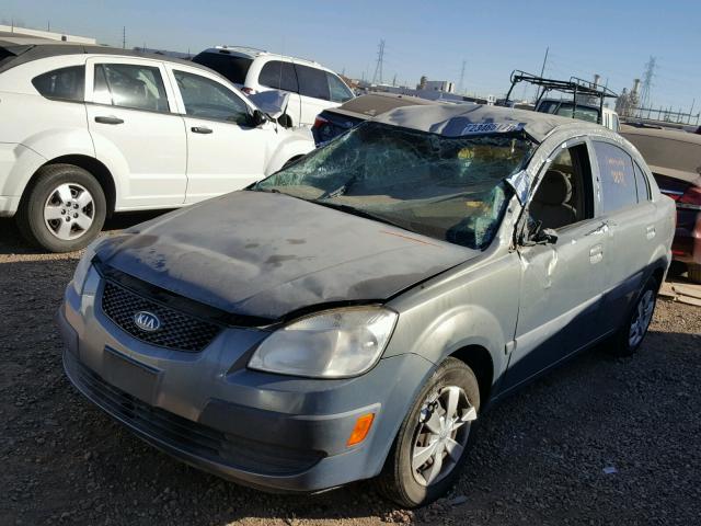 KNADE123266105044 - 2006 KIA RIO GRAY photo 2