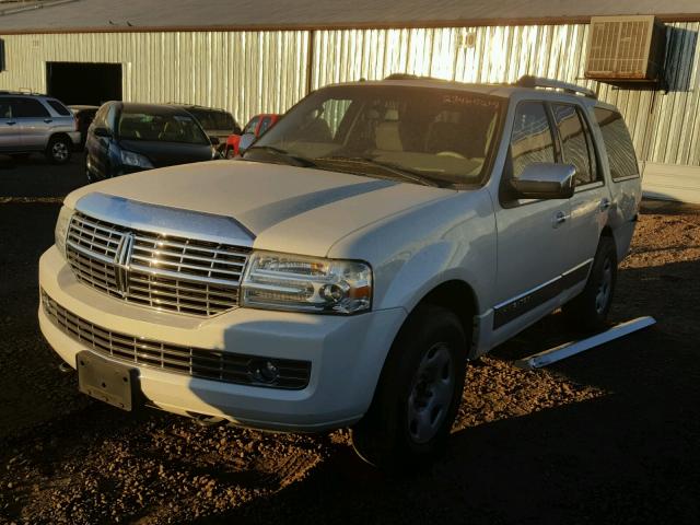 5LMFU27598LJ06302 - 2008 LINCOLN NAVIGATOR WHITE photo 2