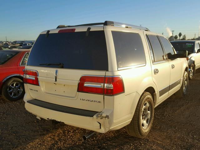 5LMFU27598LJ06302 - 2008 LINCOLN NAVIGATOR WHITE photo 4