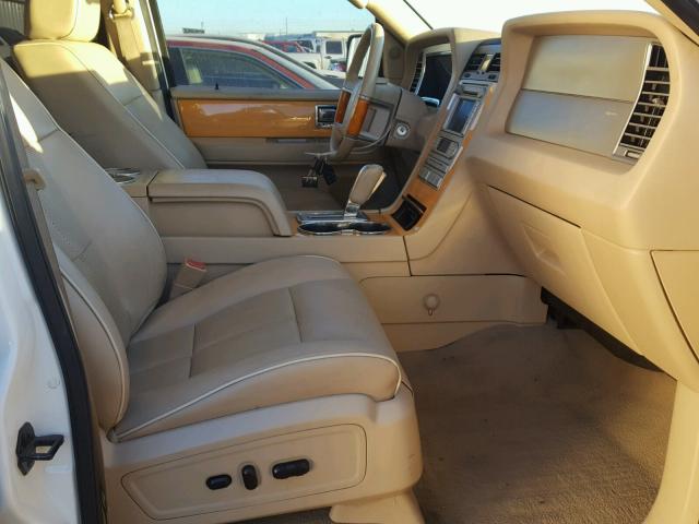 5LMFU27598LJ06302 - 2008 LINCOLN NAVIGATOR თეთრი ფოტო 5