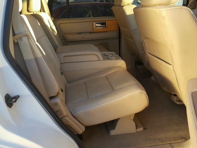 5LMFU27598LJ06302 - 2008 LINCOLN NAVIGATOR თეთრი ფოტო 6