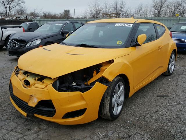 KMHTC6AD0CU071717 - 2012 HYUNDAI VELOSTER B YELLOW photo 2