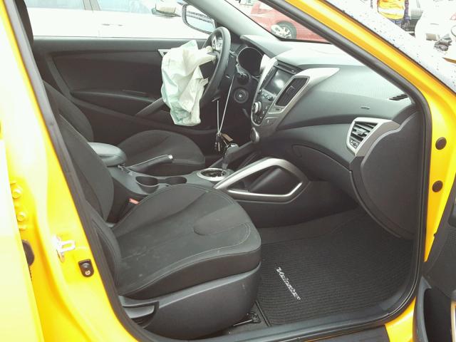 KMHTC6AD0CU071717 - 2012 HYUNDAI VELOSTER B YELLOW photo 5