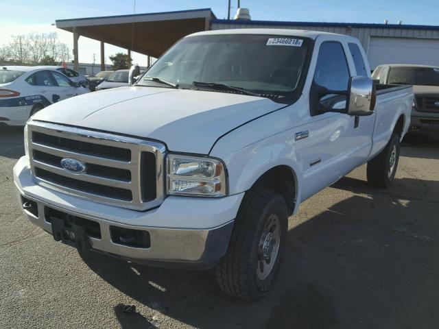 1FTWX31P06EB79168 - 2006 FORD F350 SRW S WHITE photo 2