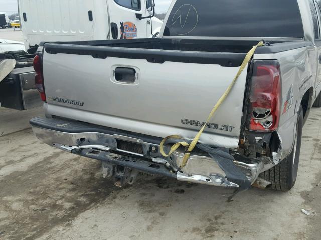 2GCEK13TX41296036 - 2004 CHEVROLET SILVERADO SILVER photo 9