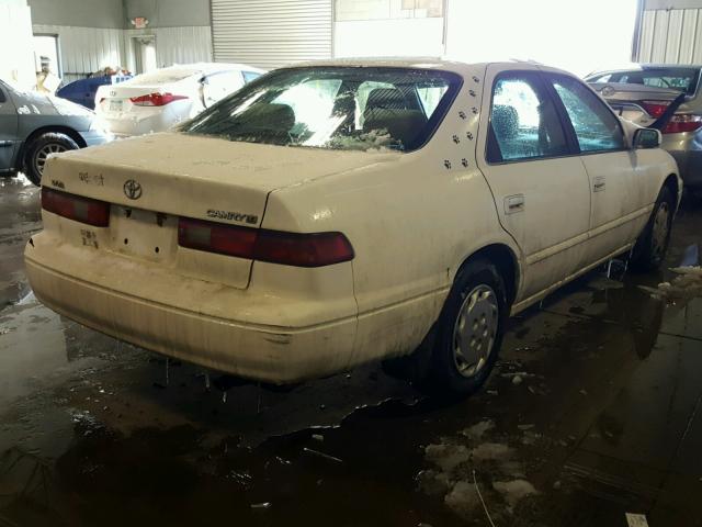 4T1BG28KXWU279427 - 1998 TOYOTA CAMRY CE WHITE photo 4