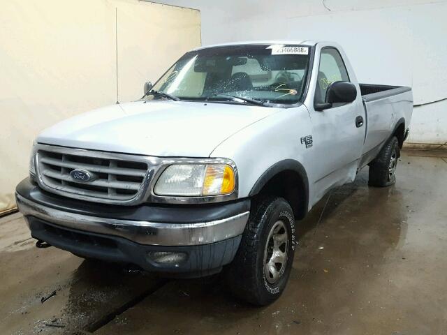 1FTPF18L92NA33327 - 2002 FORD F150 SILVER photo 2