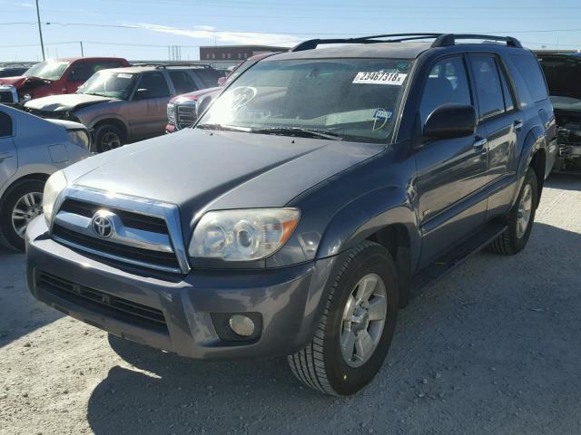 JTEZU14R060066398 - 2006 TOYOTA 4RUNNER SR BLUE photo 2