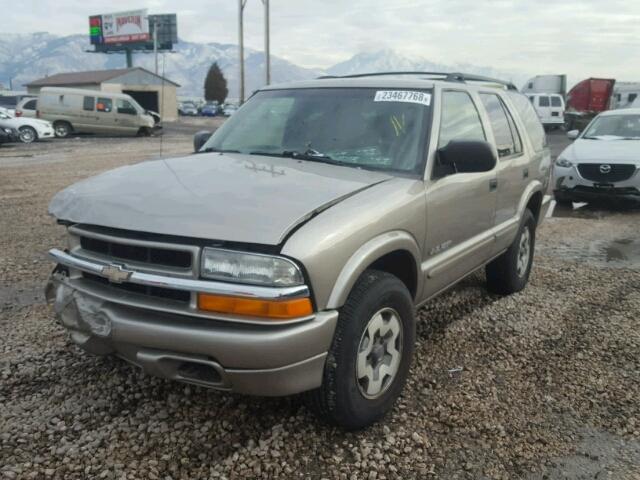 1GNDT13WX2K237625 - 2002 CHEVROLET BLAZER BEIGE photo 2