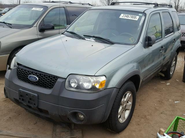 1FMYU03185KC19498 - 2005 FORD ESCAPE XLT GREEN photo 2