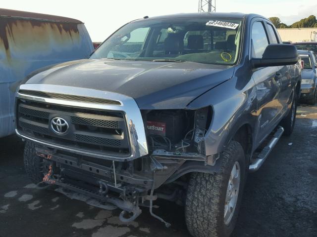 5TFRM5F11CX045016 - 2012 TOYOTA TUNDRA DOU GRAY photo 2