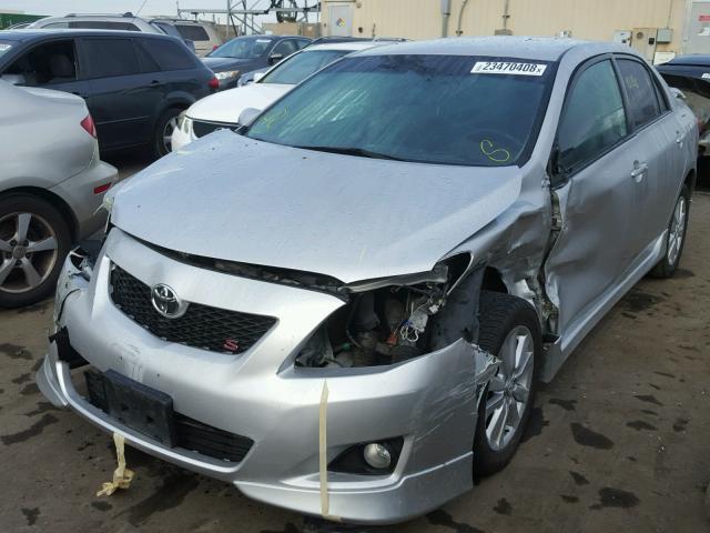 1NXBU4EEXAZ294098 - 2010 TOYOTA COROLLA BA SILVER photo 2