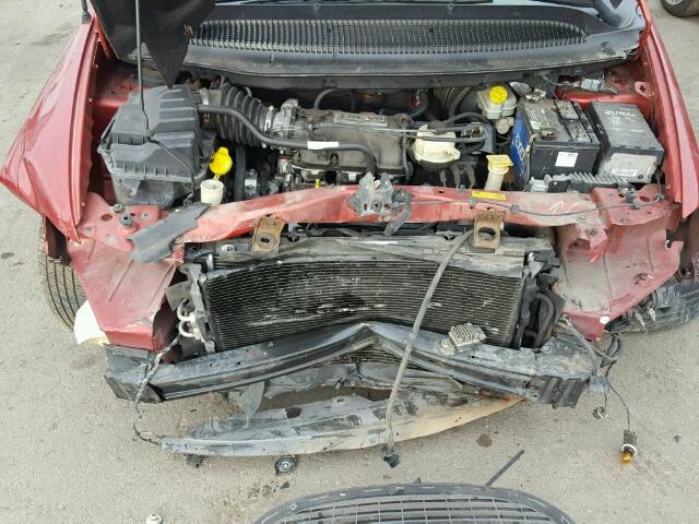 2C4GP74L42R724953 - 2002 CHRYSLER TOWN & COU RED photo 7