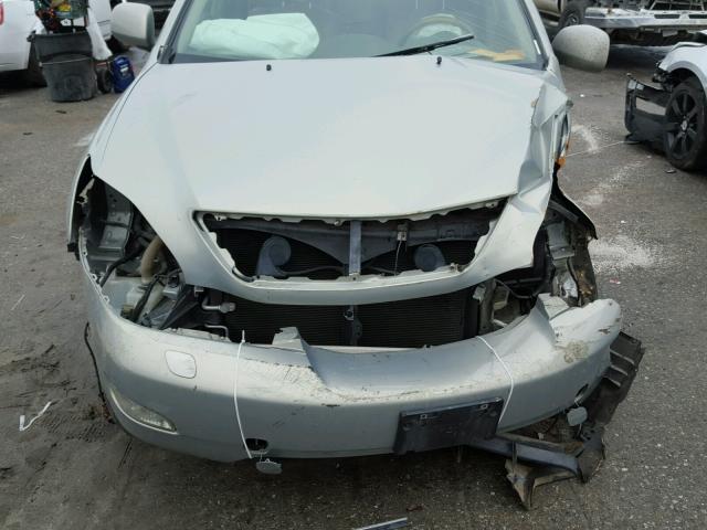 JTJHA31U840066768 - 2004 LEXUS RX 330 SILVER photo 9