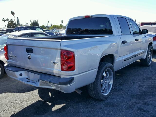 1D7HE48N35S261751 - 2005 DODGE DAKOTA QUA SILVER photo 4