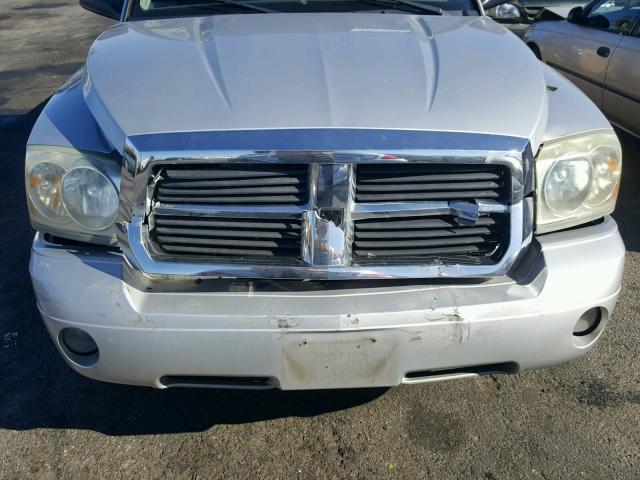 1D7HE48N35S261751 - 2005 DODGE DAKOTA QUA SILVER photo 7