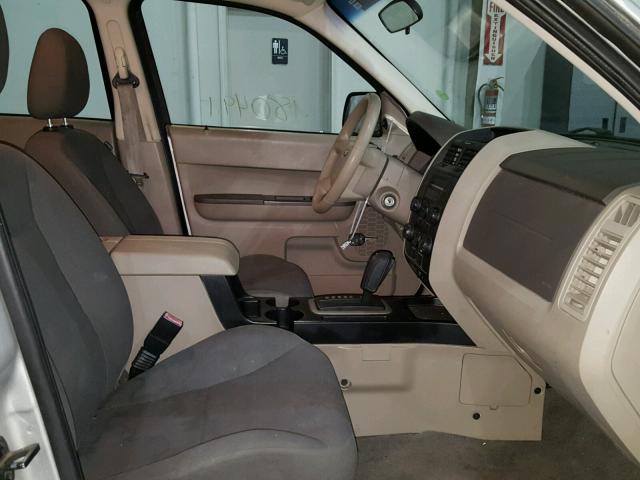 1FMCU02Z78KA43369 - 2008 FORD ESCAPE XLS SILVER photo 5