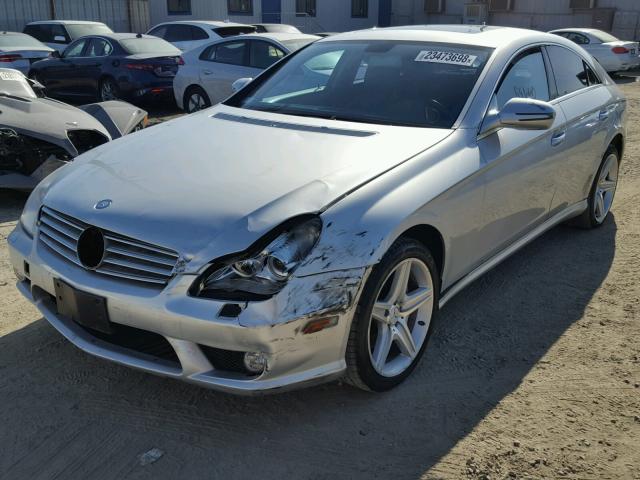 WDDDJ72X09A142203 - 2009 MERCEDES-BENZ CLS 550 SILVER photo 2