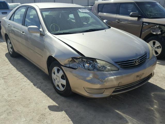 JTDBE32K263058032 - 2006 TOYOTA CAMRY LE Gold Foto 1