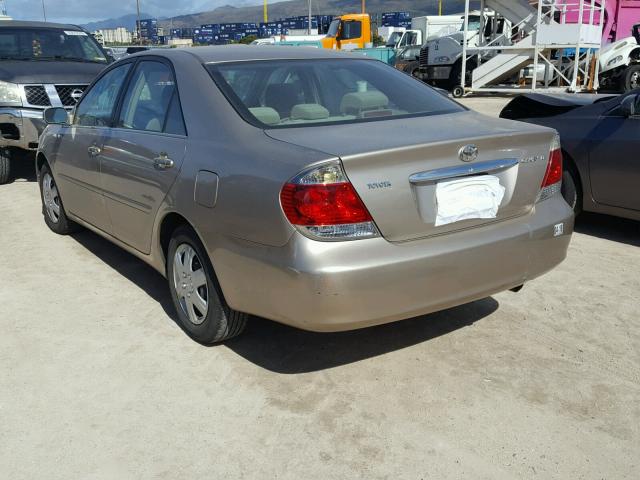 JTDBE32K263058032 - 2006 TOYOTA CAMRY LE Gold Foto 3
