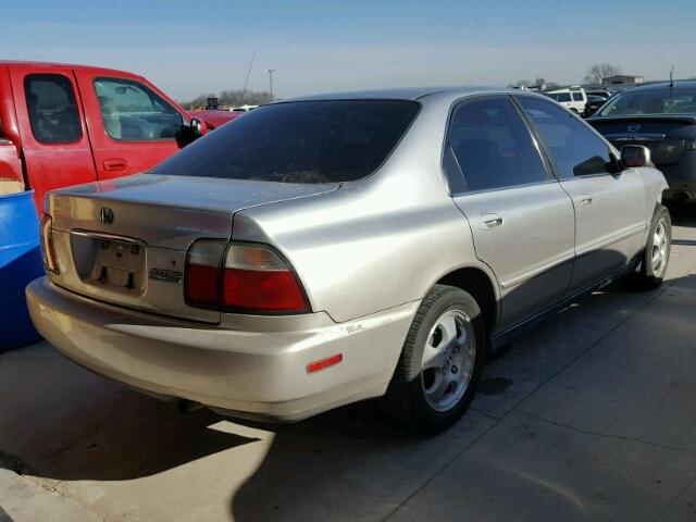 1HGCD5601VA214634 - 1997 HONDA ACCORD SE SILVER photo 4