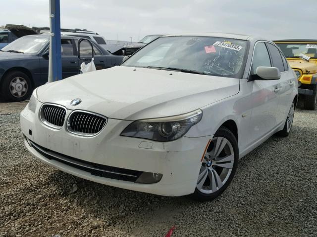 WBANU5C53AC124324 - 2010 BMW 528 I WHITE photo 2