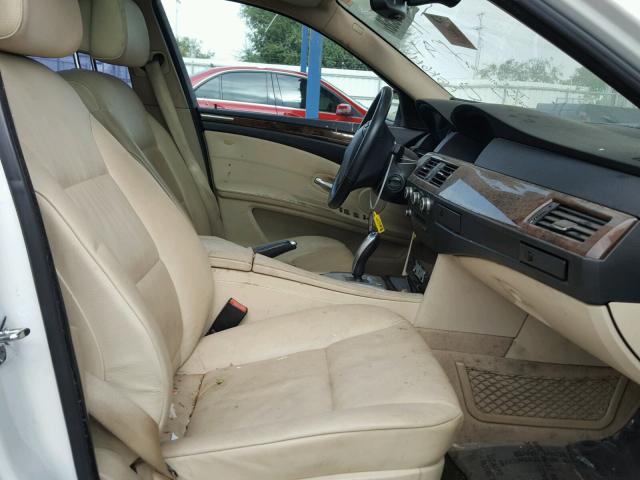 WBANU5C53AC124324 - 2010 BMW 528 I WHITE photo 5