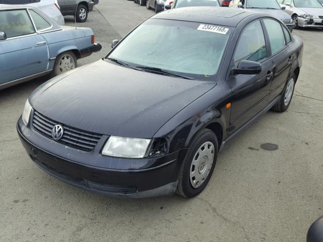 WVWMA63B6WE347259 - 1998 VOLKSWAGEN PASSAT GLS BLACK photo 2