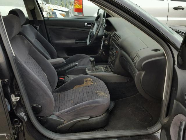 WVWMA63B6WE347259 - 1998 VOLKSWAGEN PASSAT GLS BLACK photo 5