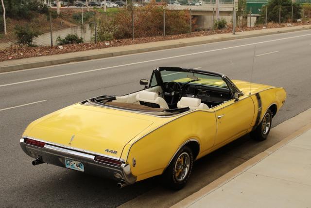 344678M404948 - 1968 OLDSMOBILE 442/CONVER YELLOW photo 3