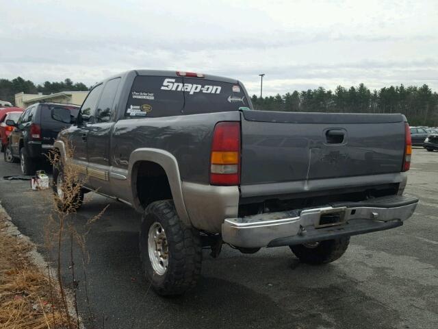 1GCGK29U62Z126730 - 2002 CHEVROLET SILVERADO GRAY photo 3