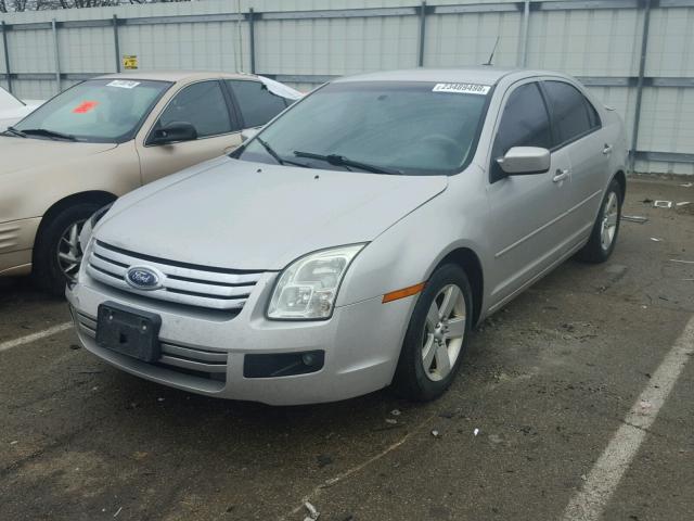 3FAHP07Z98R161855 - 2008 FORD FUSION SE SILVER photo 2