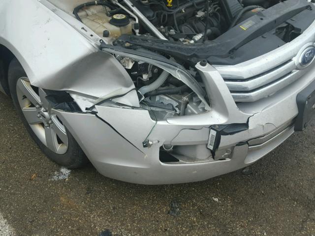 3FAHP07Z98R161855 - 2008 FORD FUSION SE SILVER photo 9