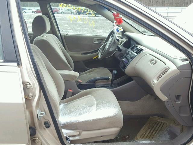 1HGCG6698YA138166 - 2000 HONDA ACCORD SE GOLD photo 5