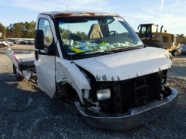 1GDGG31V741913212 - 2004 GMC SAVANA CUT WHITE photo 1